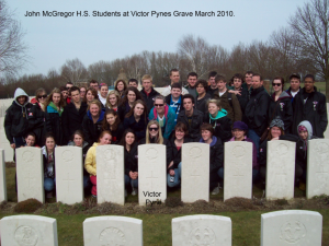 john-mcgregor-students-at-victor-pyne-grave